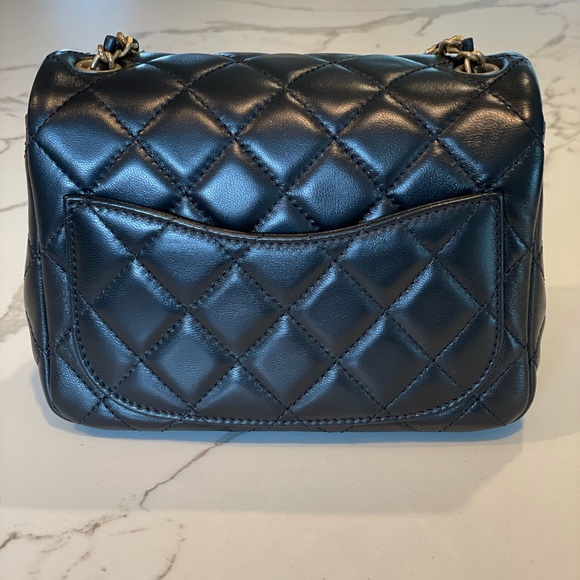 Chanel Pearl Crush Mini - Picture 4 of 15